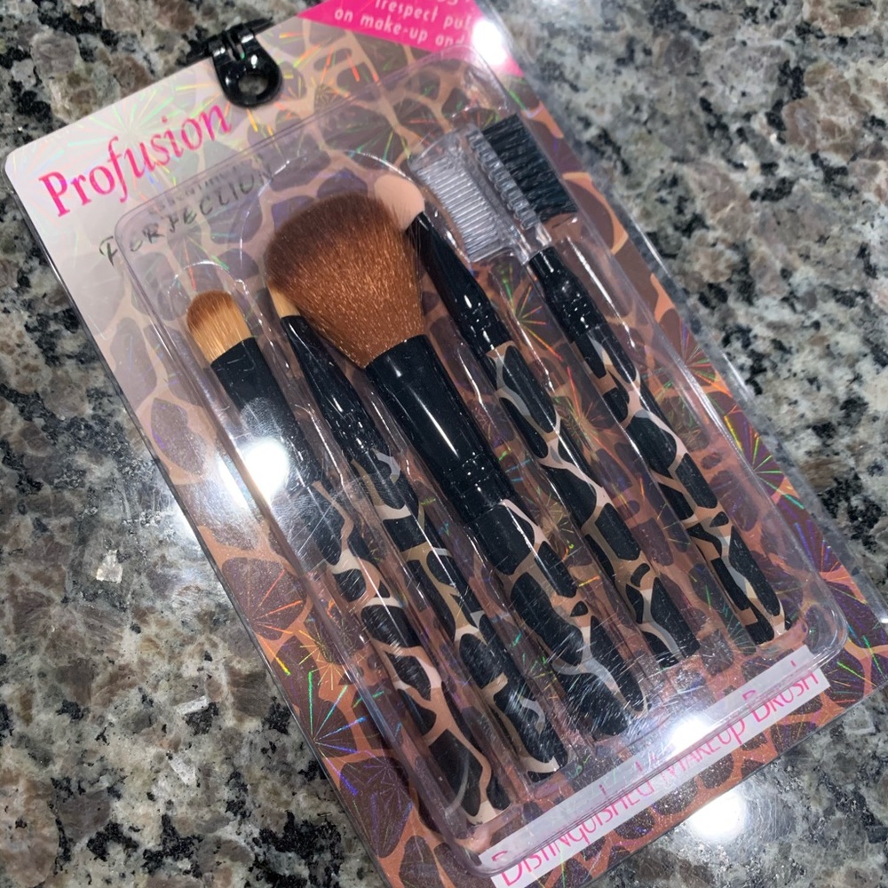 New Makeup brush